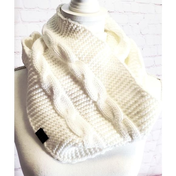 BULA Knit White Infinity Scarf NWOT - Picture 4 of 6